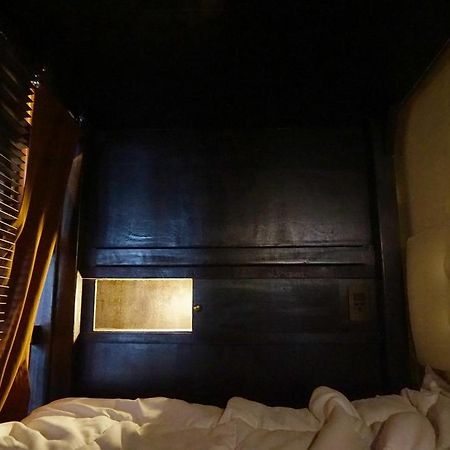 Bed And Butler Hostel Bangkok Extérieur photo