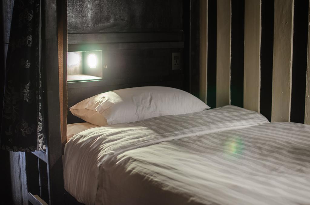 Bed And Butler Hostel Bangkok Extérieur photo