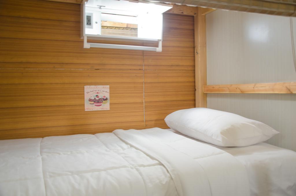 Bed And Butler Hostel Bangkok Extérieur photo