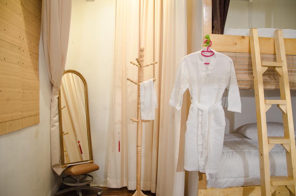 Bed And Butler Hostel Bangkok Extérieur photo