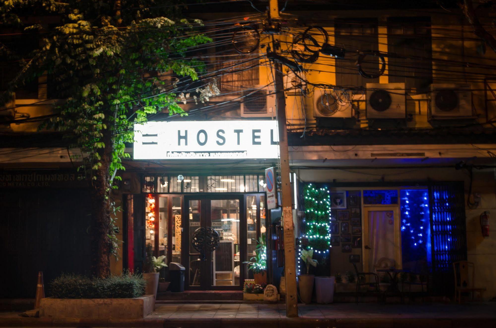 Bed And Butler Hostel Bangkok Extérieur photo