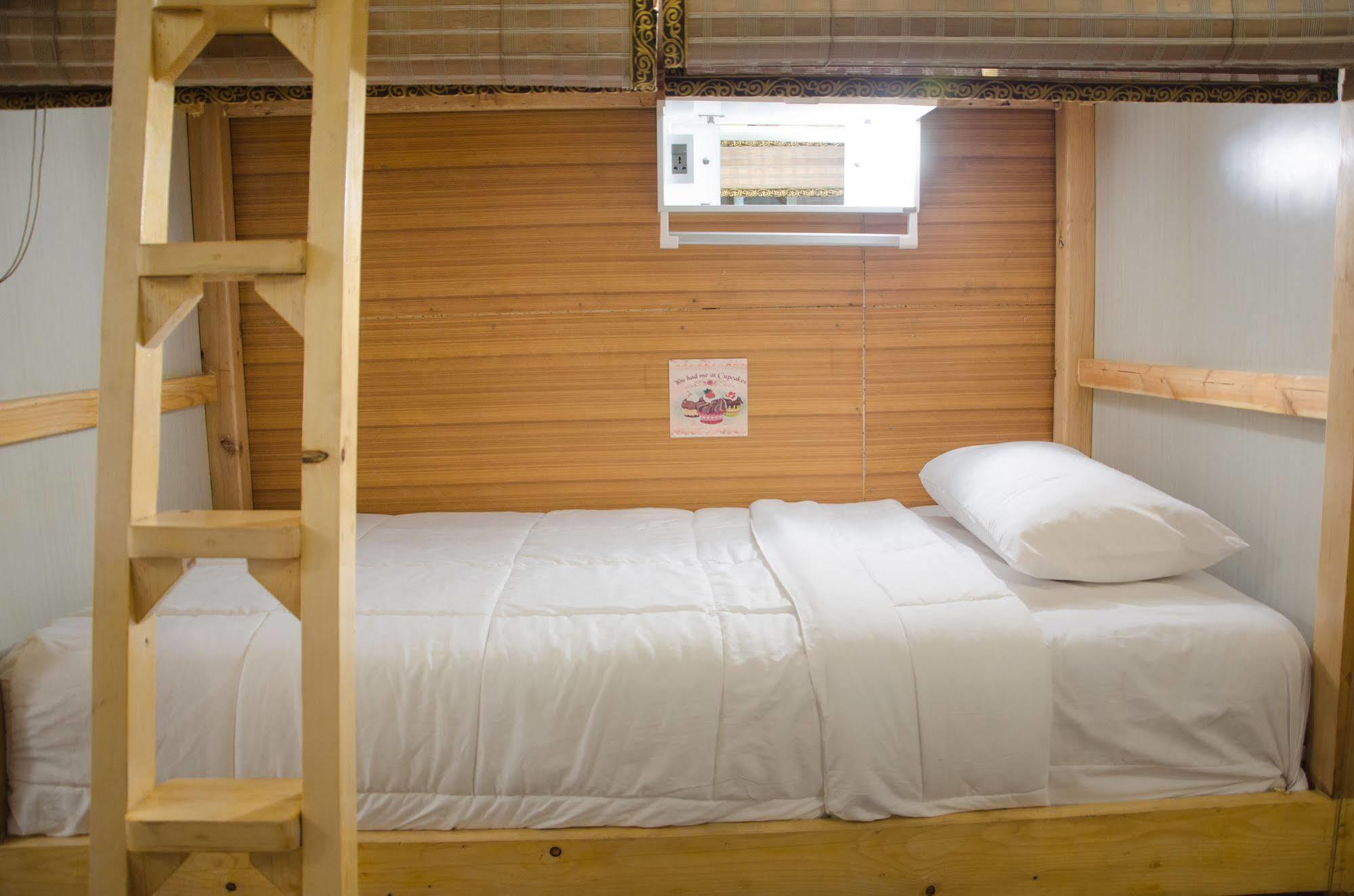 Bed And Butler Hostel Bangkok Extérieur photo