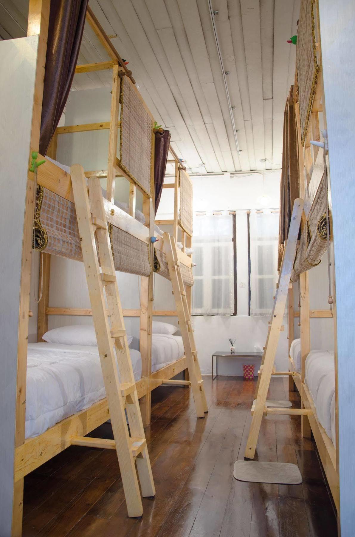Bed And Butler Hostel Bangkok Extérieur photo